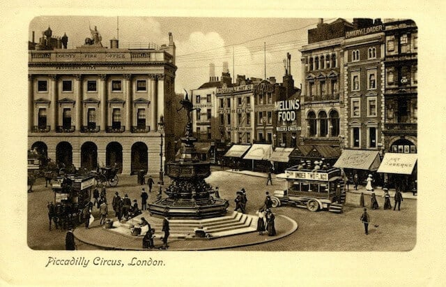 old photograph of piccaddilly circus